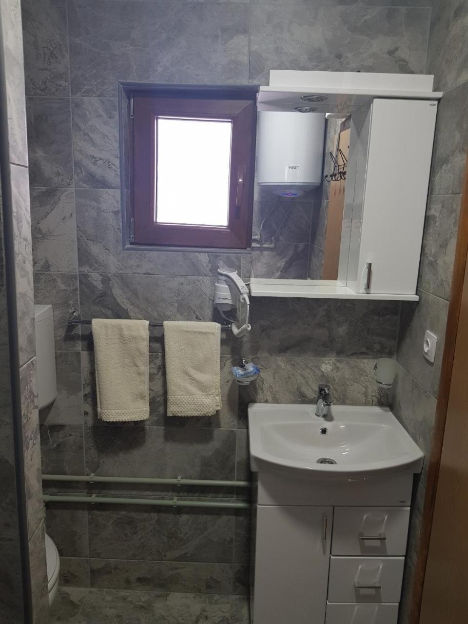 זבליאק Family Home Mikovic מראה חיצוני תמונה